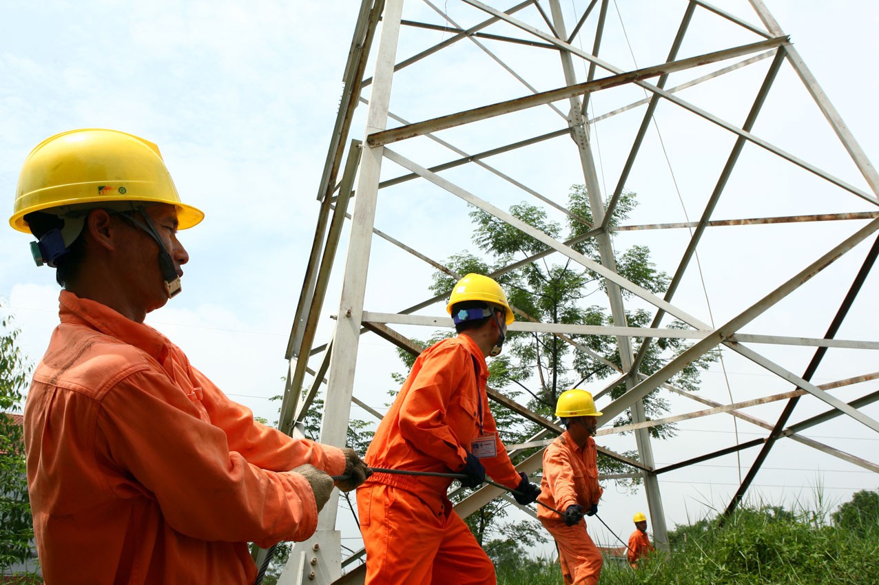 EVN lo tài chính u ám, 'lỗ lịch sử' trong năm 2023