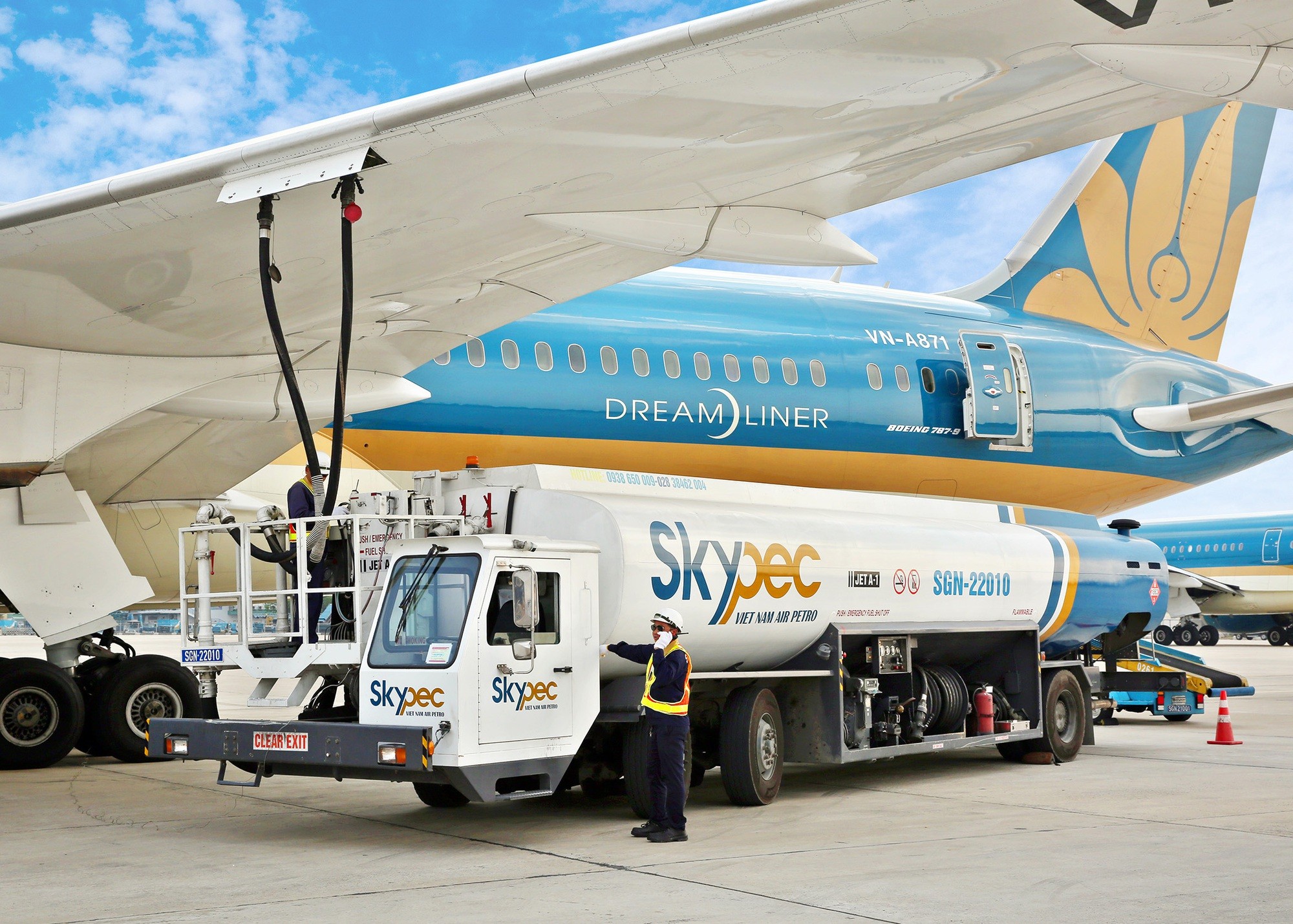 Vì sao Vietnam Airlines muốn bán "con gà đẻ trứng vàng" Skypec?