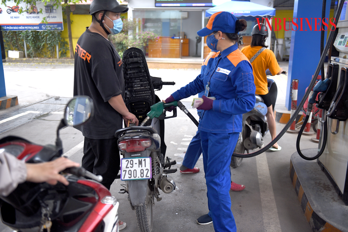 Giá xăng dầu hôm nay 17/5: Quay đầu giảm do tín hiệu từ Trung Quốc