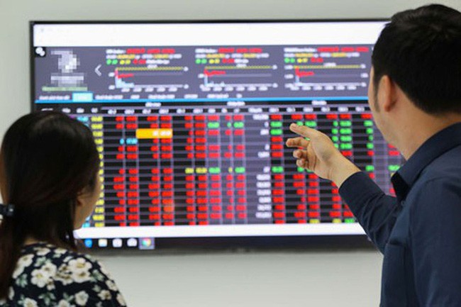 Chứng khoán Việt chìm trong sắc đỏ, VN-Index 'bay hơi' hơn 31 điểm