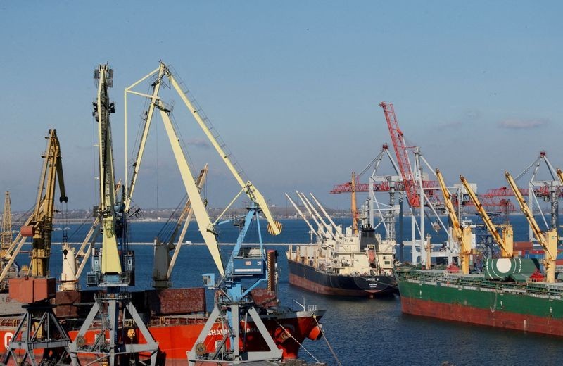 Xung đột tại Ukraine, cấm vận dầu, công ty bảo hiểm hàng hải rơi vào thế khó