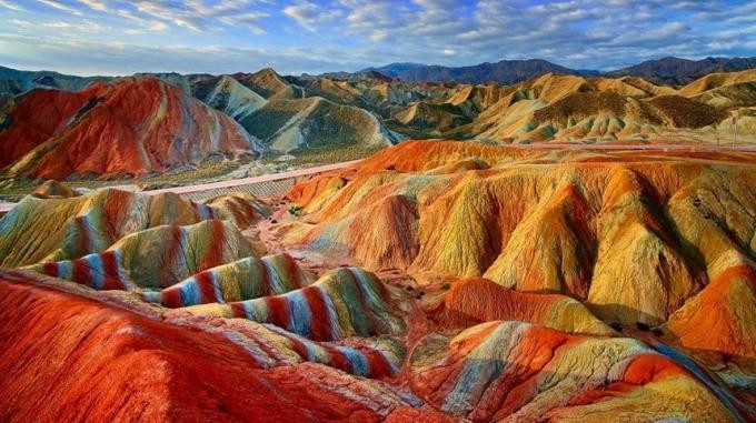 Choáng ngợp trước 5 ngọn núi 'cầu vồng' đẹp nhất thế giới