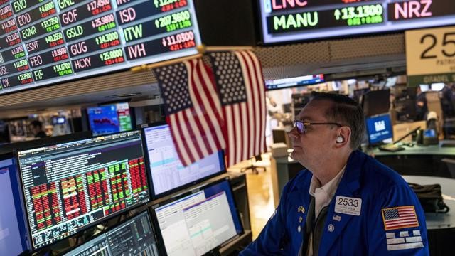 Chứng khoán Mỹ phục hồi mạnh giúp S&P 500 thoát khỏi thị trường 'con gấu'.