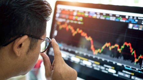 Khóc ròng chốt lời vàng, bắt đáy chứng khoán, chơi tiền ảo