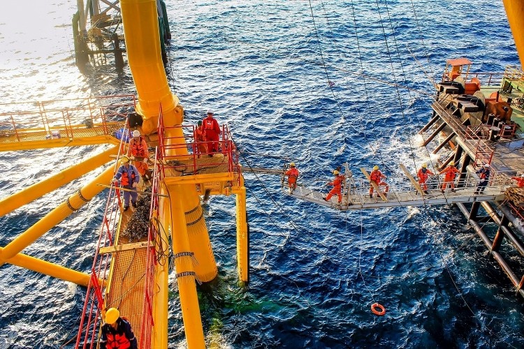 Mỹ đề xuất EU áp thuế lên dầu Nga