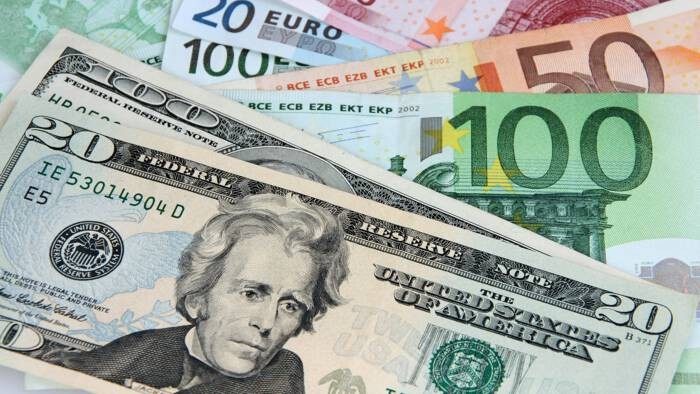 Lần đầu tiên trong 20 năm, đồng Euro gần ngang giá với USD