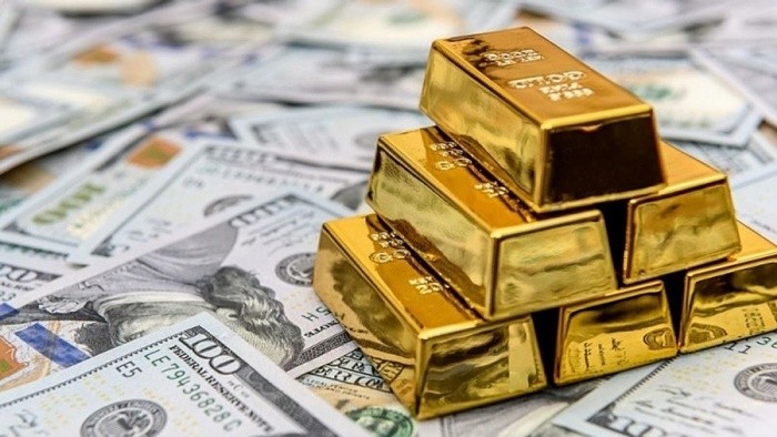Vàng trên đà tăng giá, USD bất ngờ đổ dốc: Rút tiền găm vàng