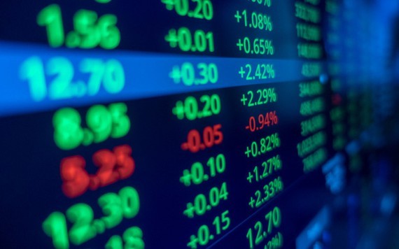 Cổ phiếu đầu cơ 'dậy sóng', VN Index tăng gần 9 điểm