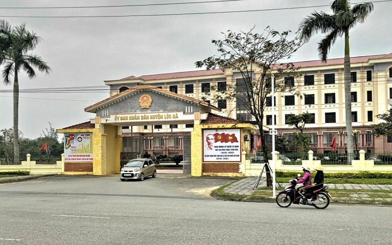 Vì sao công ty Hoành Sơn liên tiếp 'ẵm' loạt gói thầu về phần mềm, mua sắm thiết bị ở Hà Tĩnh?