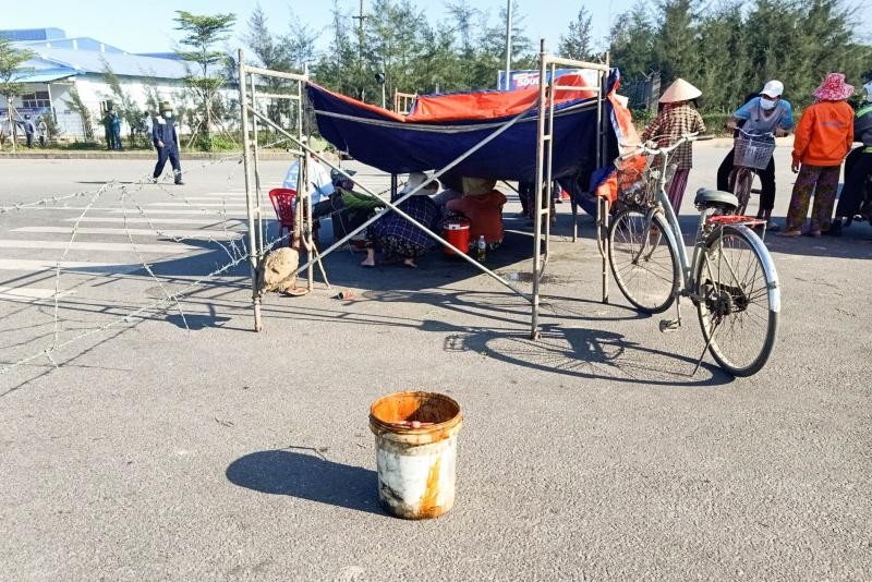 Người dân sống quanh nhà máy thép Hoà Phát Dung Quất bị “triệt” đường sống, khốn khổ vì ô nhiễm