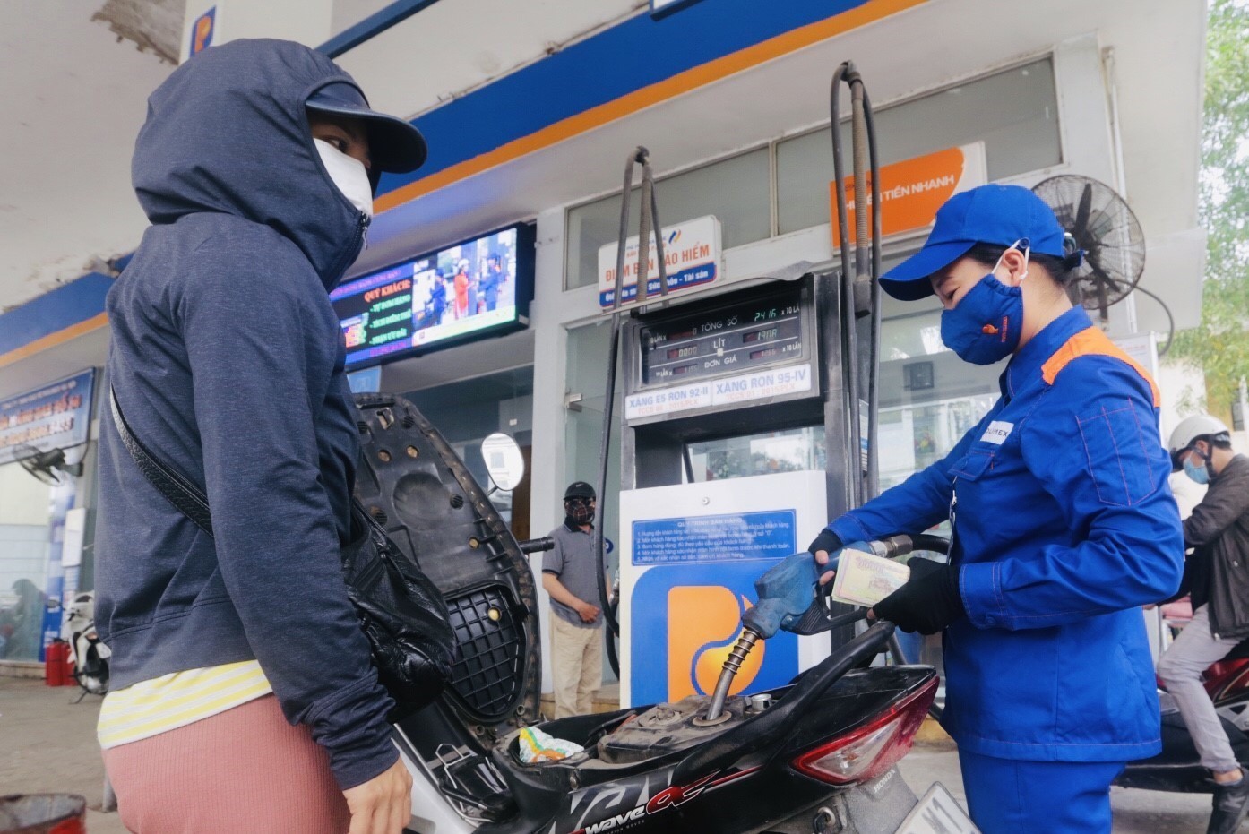 Bộ Công Thương đưa 3 giải pháp hạ nhiệt giá xăng, dầu