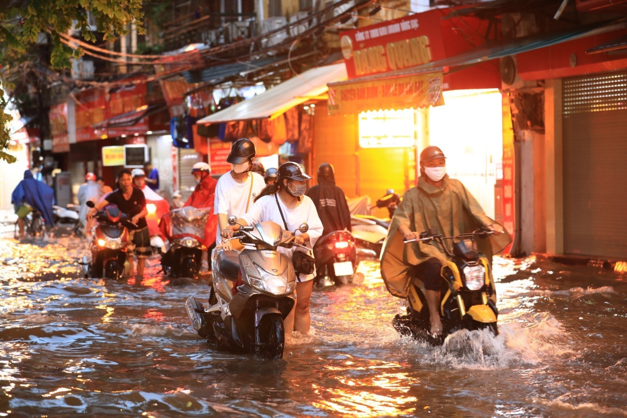 Hà Nội cứ mưa là ngập: Cái giá của bê tông hóa và đầu tư sai lầm