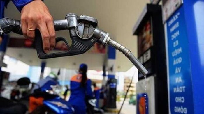 Việt Nam vẫn còn dư địa để kìm hãm đà tăng giá xăng dầu