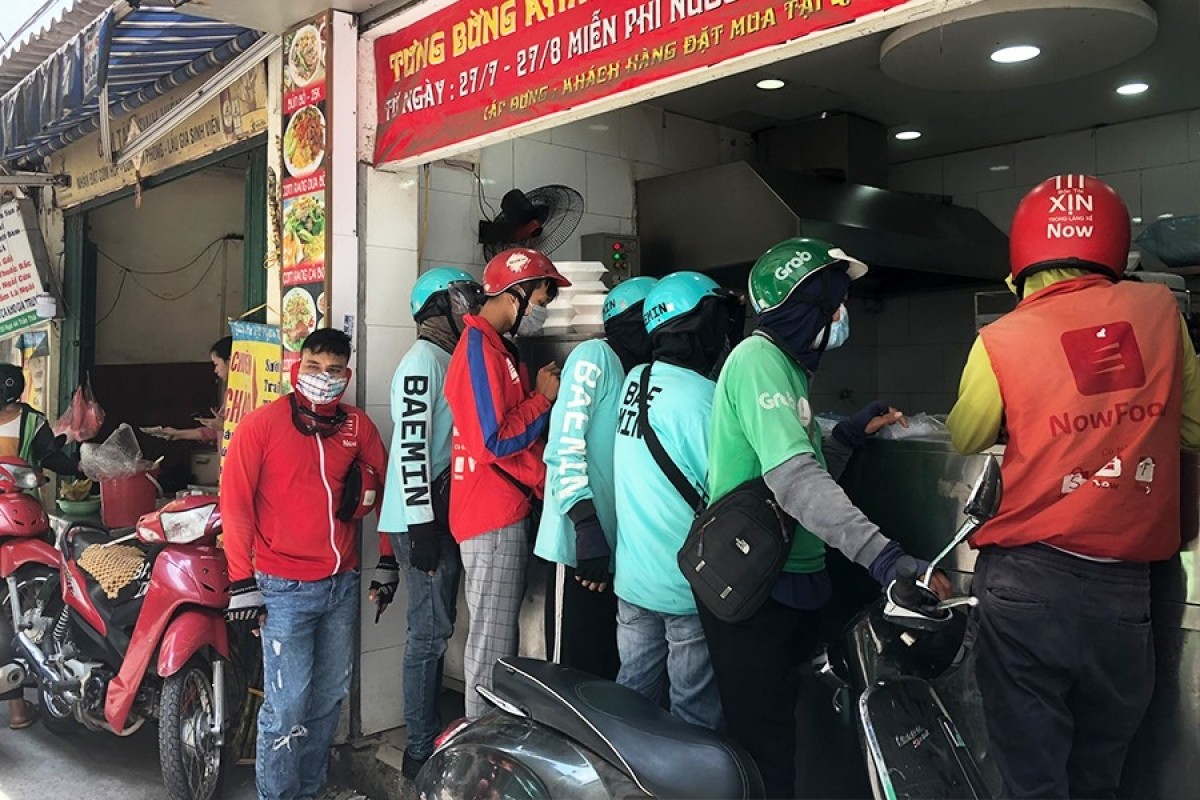 Lương shipper cao nhất nhóm lao động phổ thông: Hà Nội hay Tp.HCM chưa phải nơi trả cao nhất!