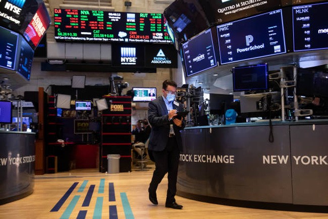 Chứng khoản Mỹ và châu Âu đỏ lửa trước nỗi lo lạm phát