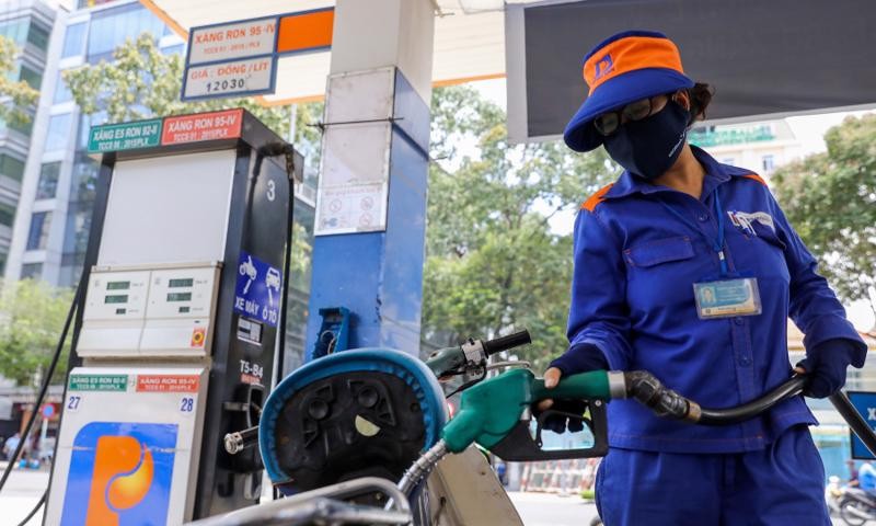Bộ Tài chính tính giảm tối đa thuế bảo vệ môi trường với xăng dầu