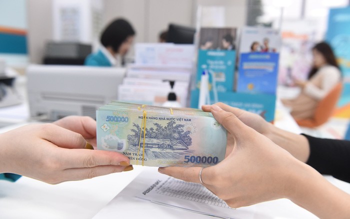 Áp lực tăng lãi suất tiền gửi