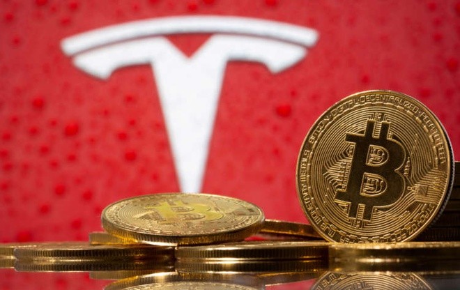 Tháng 11 năm ngoái mua 1 đồng Bitcoin, tháng này bạn đã mất 1 chiếc Tesla Model 3