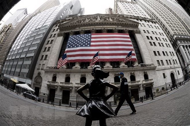 Đúng như dự đoán, Fed tăng lãi suất 'khủng', thị trường chứng khoán Mỹ phủ sắc xanh sau 4 ngày hỗn loạn