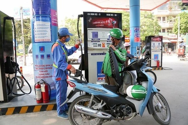Giá xăng dự báo tiếp tục tăng kỉ lục, tiến mốc 33.000 đồng/lít