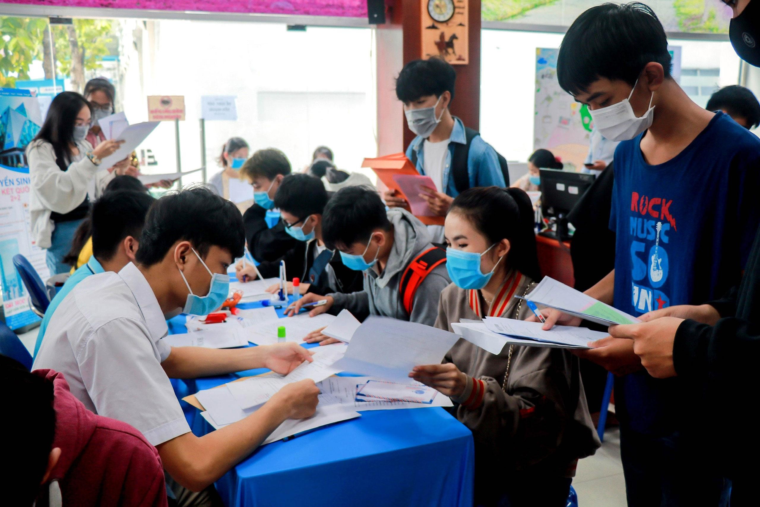 Thêm nhiều trường đại học tăng mạnh học phí