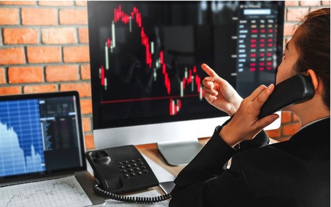 Chứng khoán cuối năm: Rủi ro ngoại biên vẫn còn nhưng VN-Index có cơ hội về đỉnh 1.550 điểm?