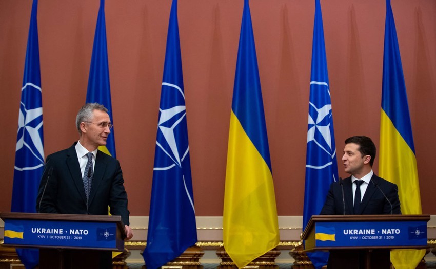 Ukraine từ bỏ gia nhập NATO