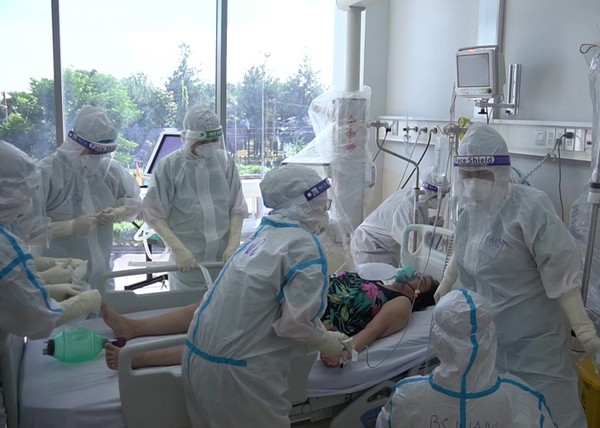 Bộ Y tế nêu nguyên nhân gần 9.400 nhân viên y tế xin thôi việc, bỏ việc