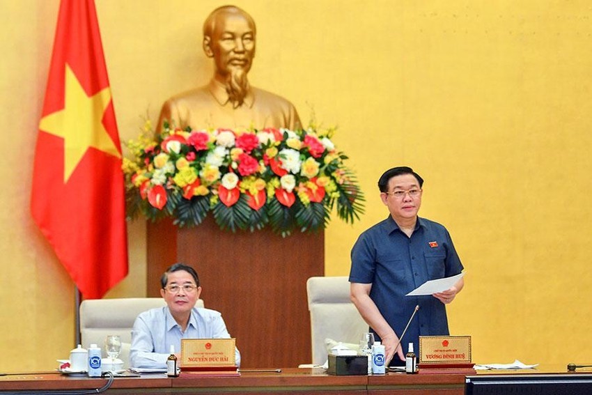 Nghiên cứu các phương án tiếp tục giảm giá xăng dầu