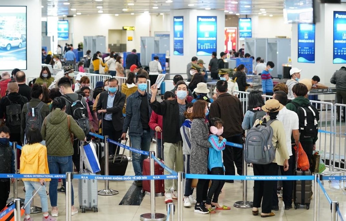 Vì sao nhiều hành khách bị cắt chuyến bay, từ chối làm thủ tục?