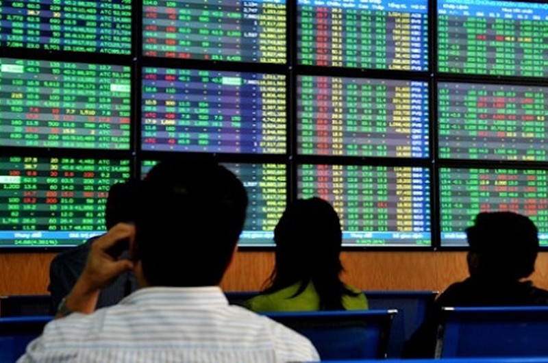 NĐT 'gom hàng' sau khi bác tin đồn về ông chủ Vingroup đẩy VN Index tăng gần 20 điểm