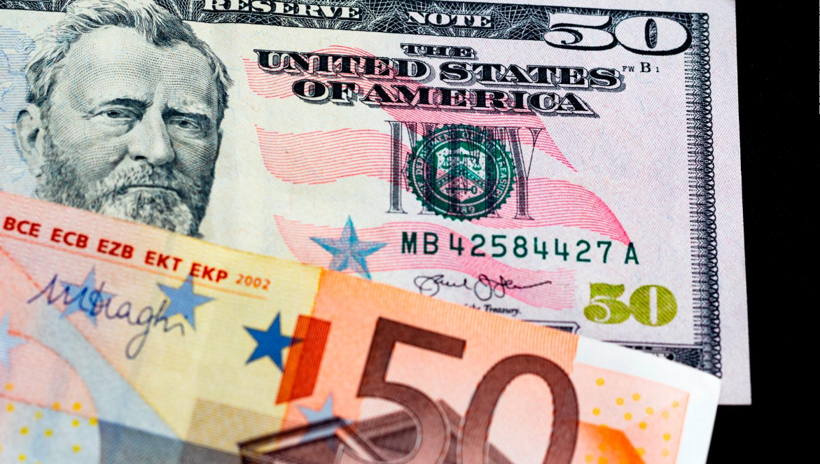 Vì sao euro ngang giá USD trở thành 'con dao 2 lưỡi' với kinh tế Mỹ?