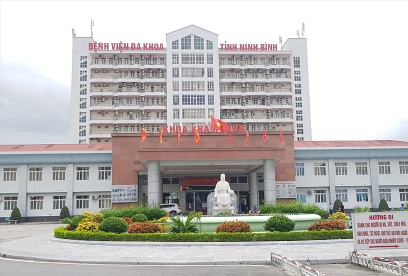 Bệnh viện Đa khoa Ninh Bình mua kit test Việt Á giá cao, 'không cần' khuyến mại