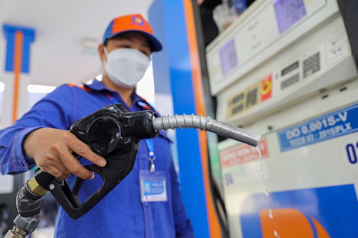 Giá xăng tăng bao nhiêu lần từ đầu năm?
