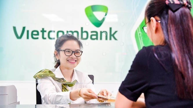 Lập kỷ lục bao phủ nợ xấu, Vietcombank lấy lại 'ngôi vương' lợi nhuận từ VPBank