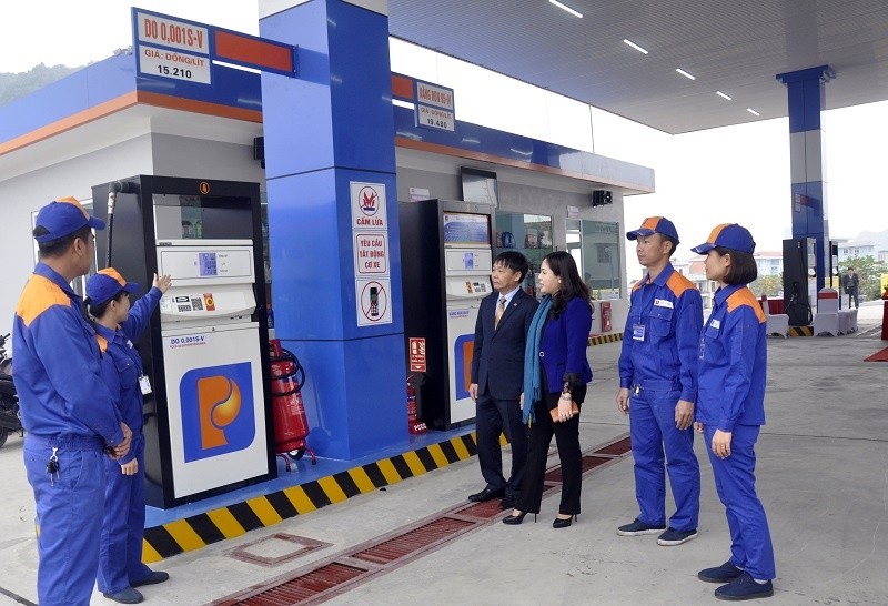"Sờ gáy" 2 doanh nghiệp kinh doanh xăng dầu nhiều sai phạm