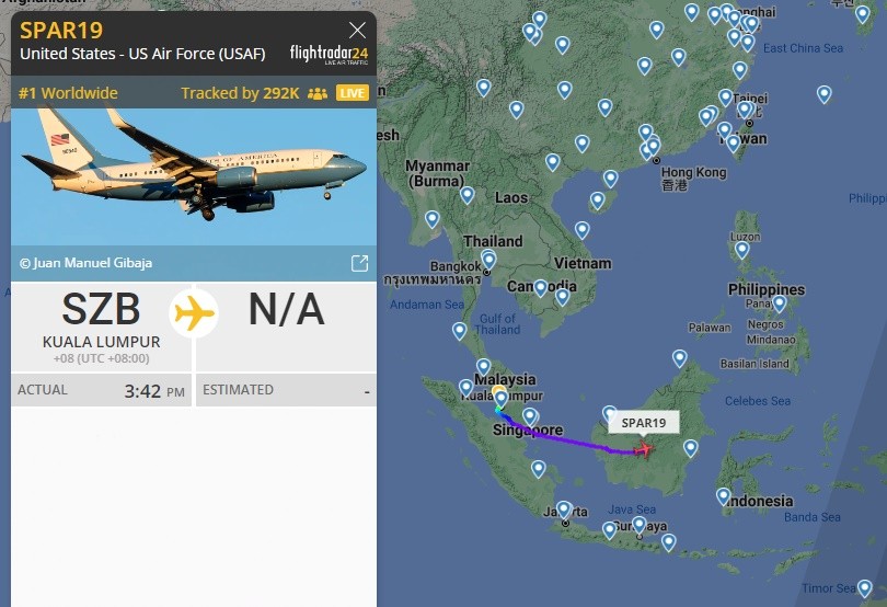 Vì sao cả thế giới có thể theo dõi chuyến bay của bà Pelosi