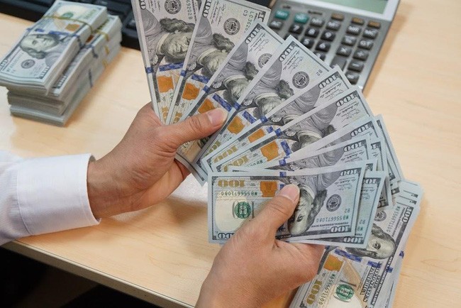 Đồng USD tăng giá tác động thế nào đến nợ công?