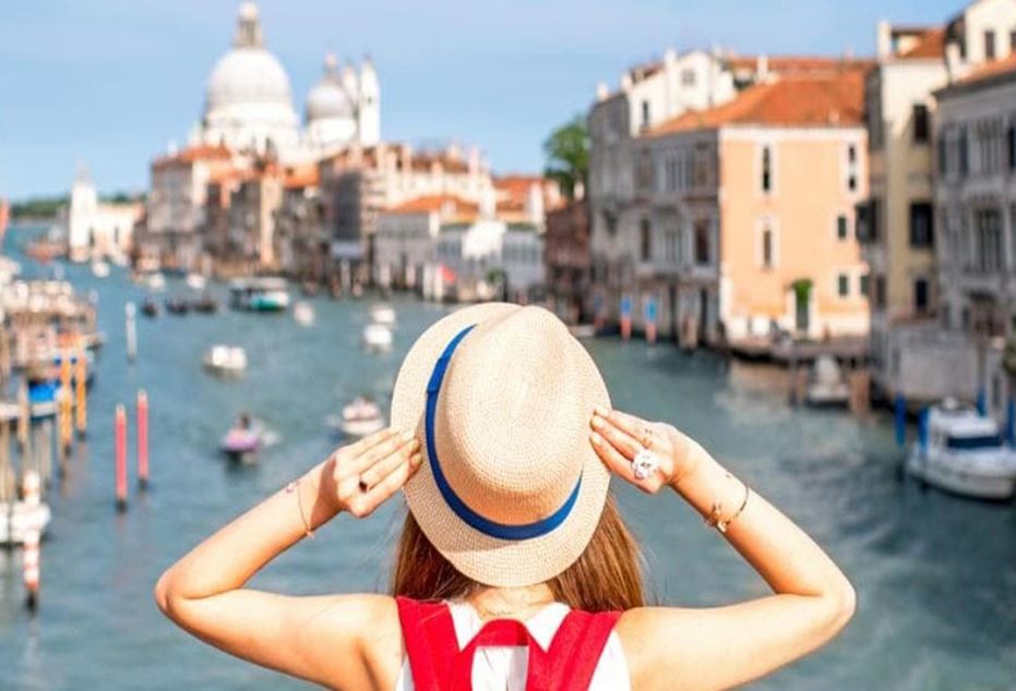 Đức và Tây Ban Nha tạm dừng cấp visa cho passport mẫu mới của Việt Nam: Tour châu Âu ra sao?