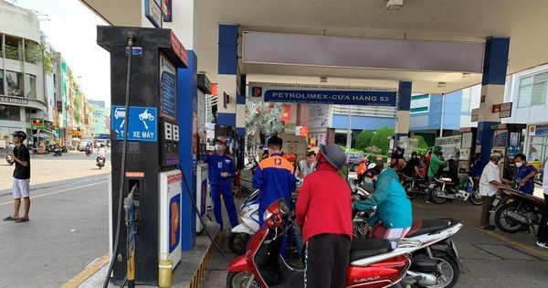 Giá xăng nhập rớt về mốc 22.000 đồng/lít