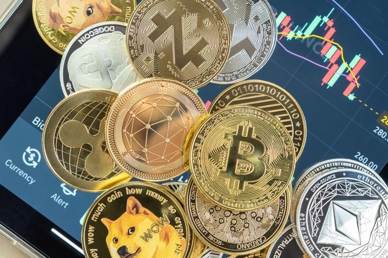 Bitcoin, Ethereum giảm trong lúc chờ báo cáo NFP