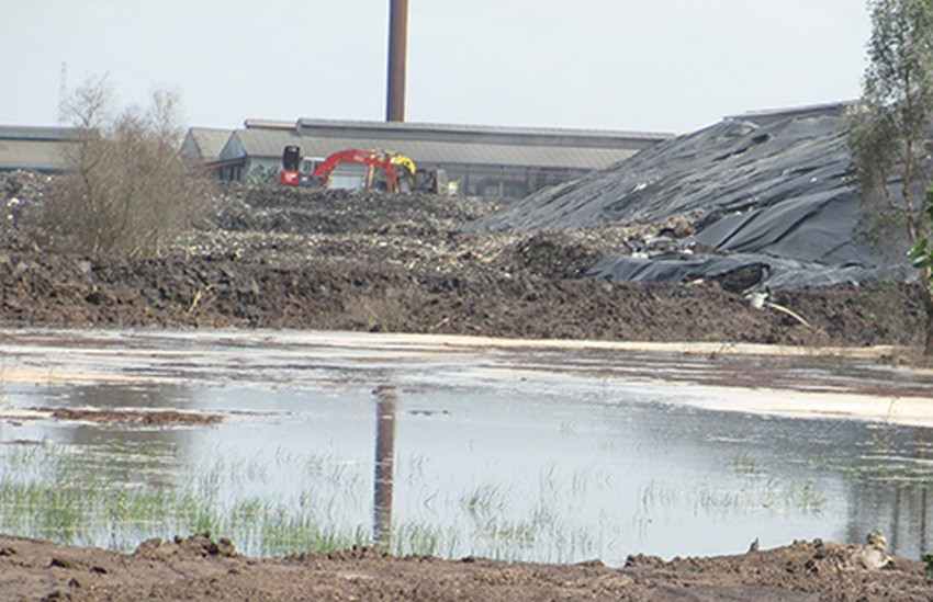 Công ty xử lý rác thải Tâm Sinh Nghĩa chưa khắc phục việc tồn lưu chất thải, rò rỉ khói lò đốt