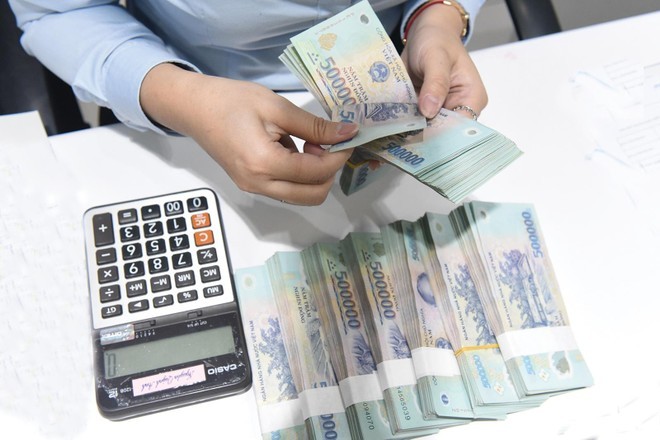 Nên siết hay nới room tín dụng?