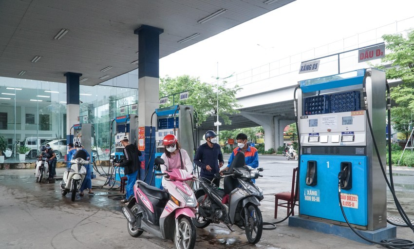 'Lạ lùng' thị trường xăng dầu