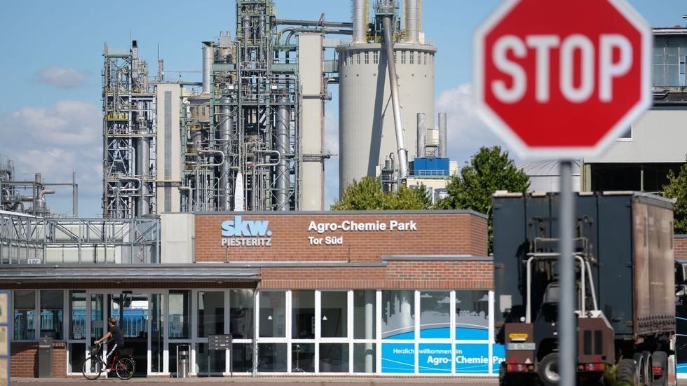 Khủng hoảng năng lượng: 'Tự bóp nghẹt', nhiều 'ông lớn' ngành công nghiệp lần lượt đóng cửa, lối thoát nào cho châu Âu?