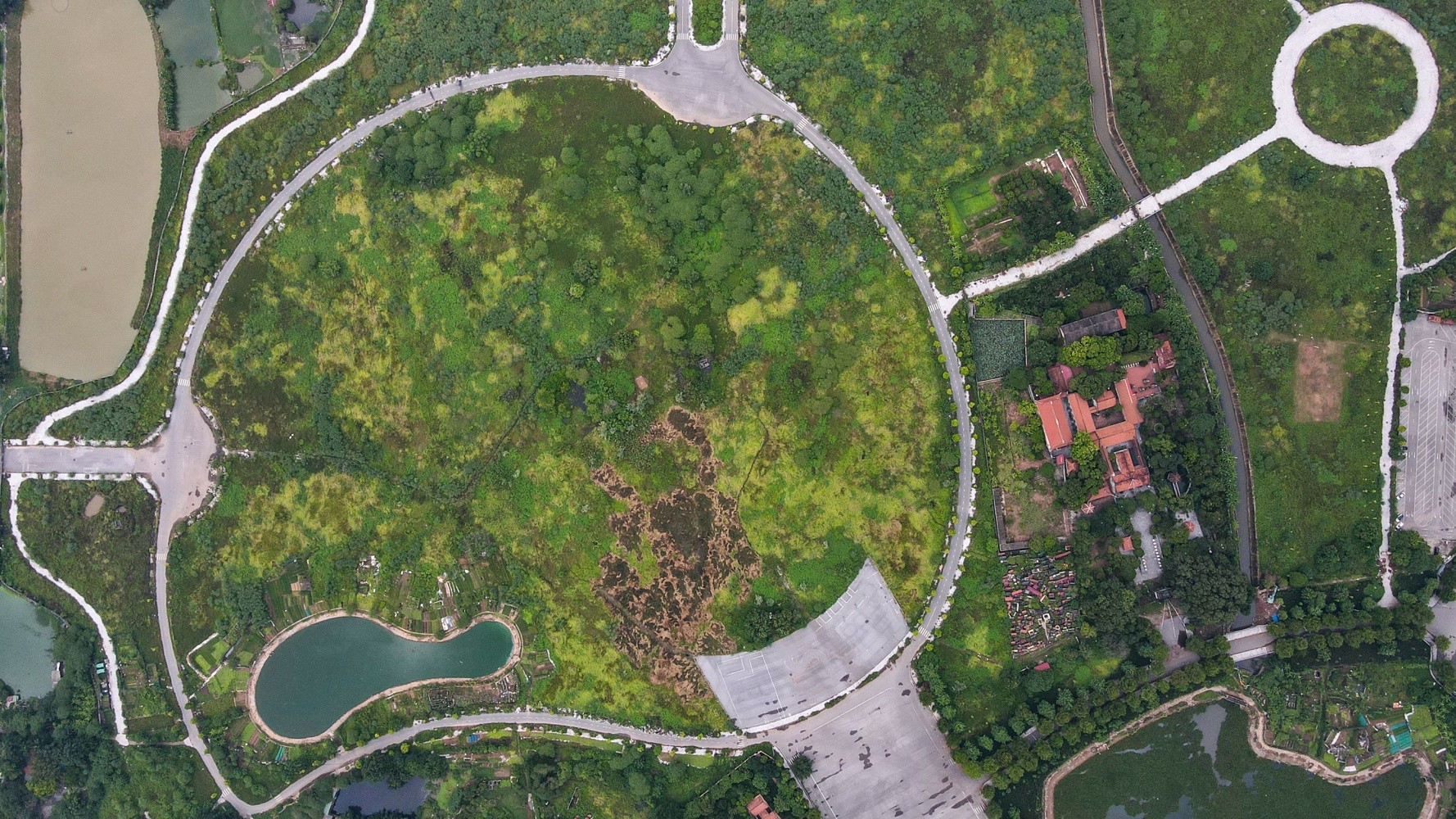 Loạt dự án công viên nghìn tỷ ở Hà Nội thành bãi rác, khu trồng rau