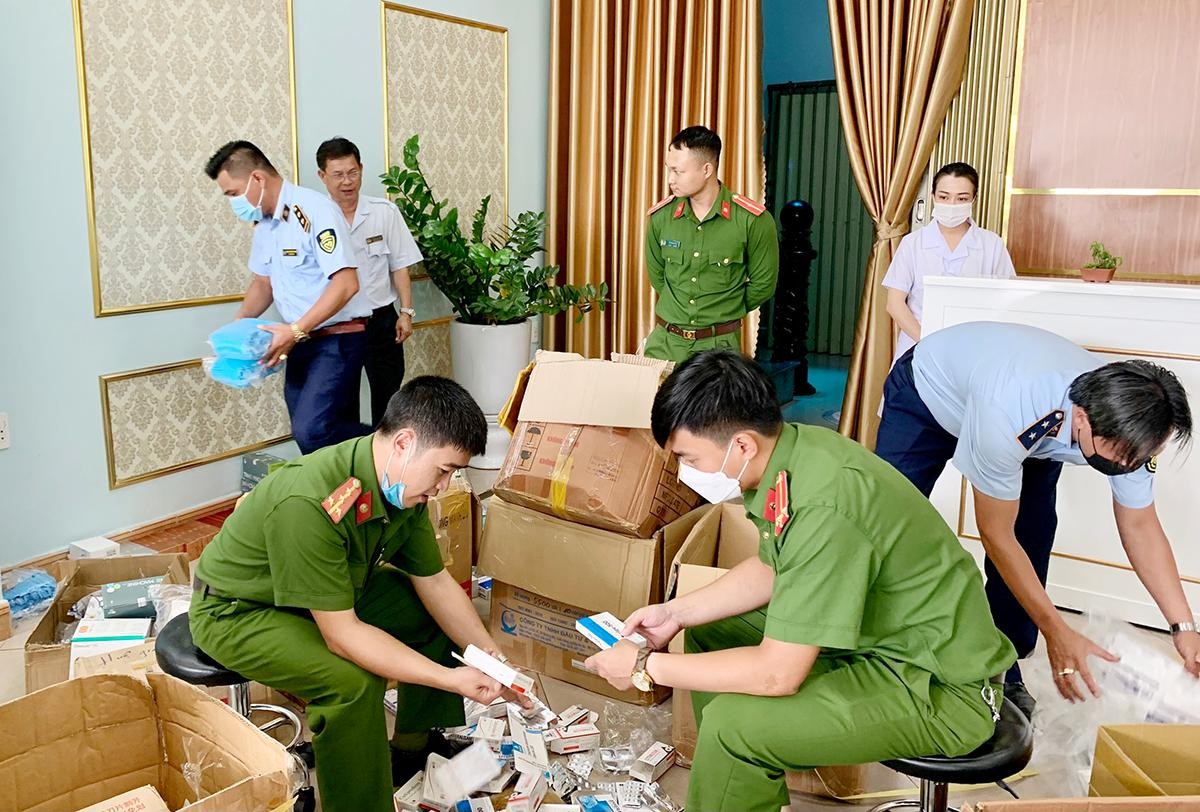 Xử phạt, đình chỉ 15 cơ sở nha khoa hoạt động 'chui' ở Bình Phước