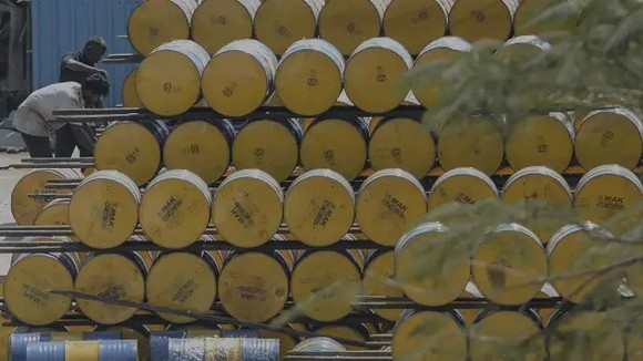 Phố Wall chuyển mình tích cực; Giá dầu tăng trước lời đe dọa của Nga