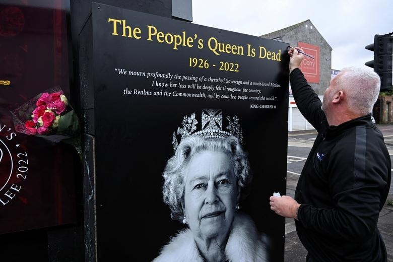 Thế giới tưởng nhớ Nữ hoàng Anh Elizabeth II theo nhiều cách khác nhau
