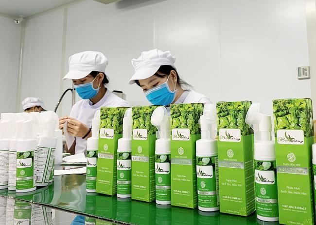 Tạm thu giữ 835 hộp mỹ phẩm của Công ty TNHH Themphaco